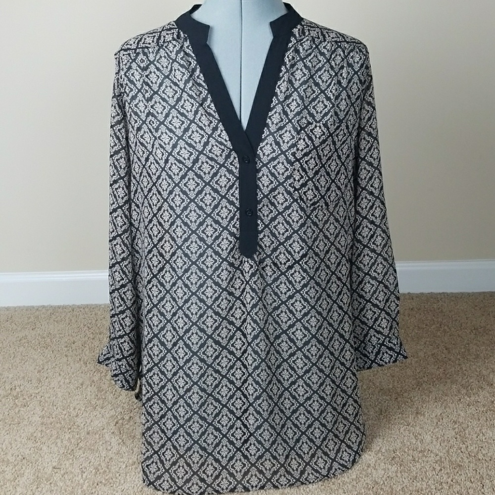 Pleione slight hi-low blouse